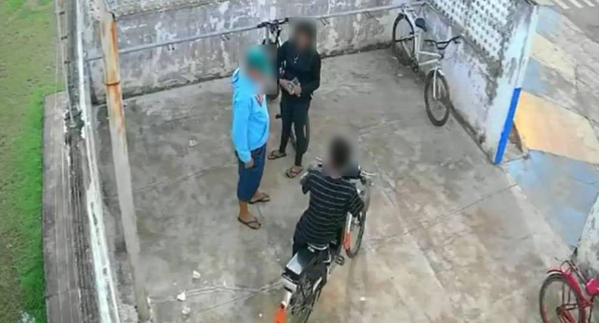 PM flagra desmanche de bicicleta elétrica furtada e apreende menores