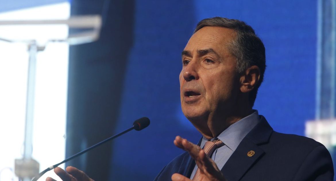 Presidente do STF Luís Roberto Barroso nega que Corte esteja legislando ao julgar responsabilização de redes sociais pelo Marco Civil da Internet
