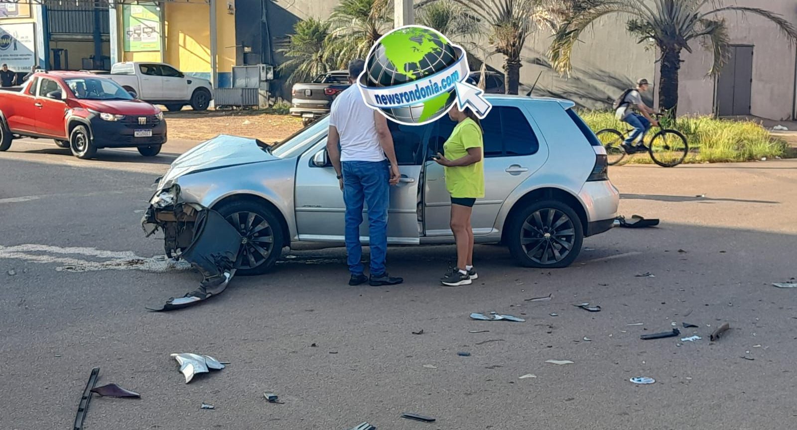 Grave acidente entre carros deixa mulher ferida no centro