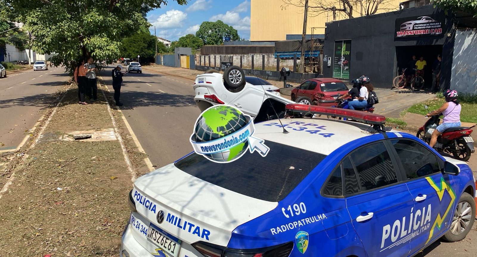 Mulher fica ferida em acidente com capotamento na Rio Madeira