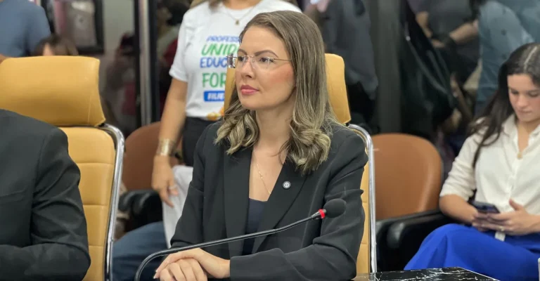 Vereadora Sofia Andrade vota a favor de valorização dos servidores da Saúde e Educação em Porto Velho - News Rondônia