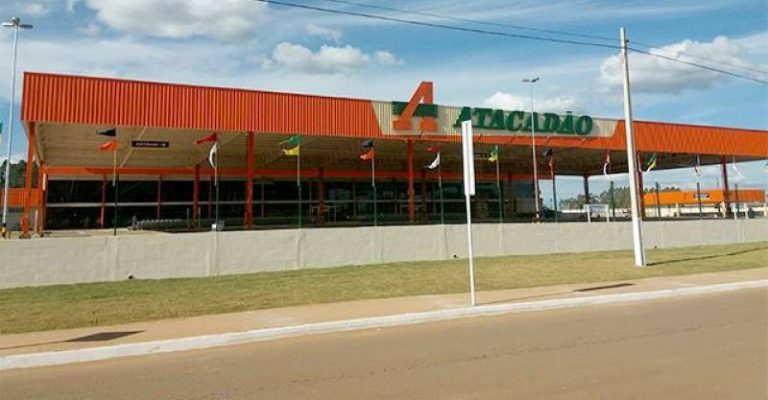 PM é acionada após denúncias de ambulantes hostis no estacionamento de atacadista - News Rondônia