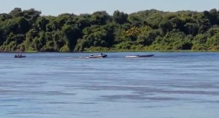 Piloto inexperiente é lançado em rio Guaporé após acidente com barco