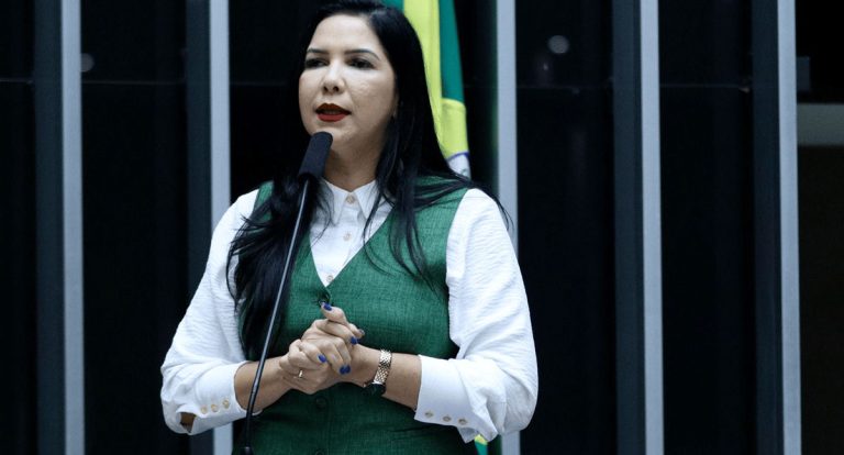 Deputada Cristiane Lopes ao lado do povo na investigação de fraudes contra aposentados - News Rondônia