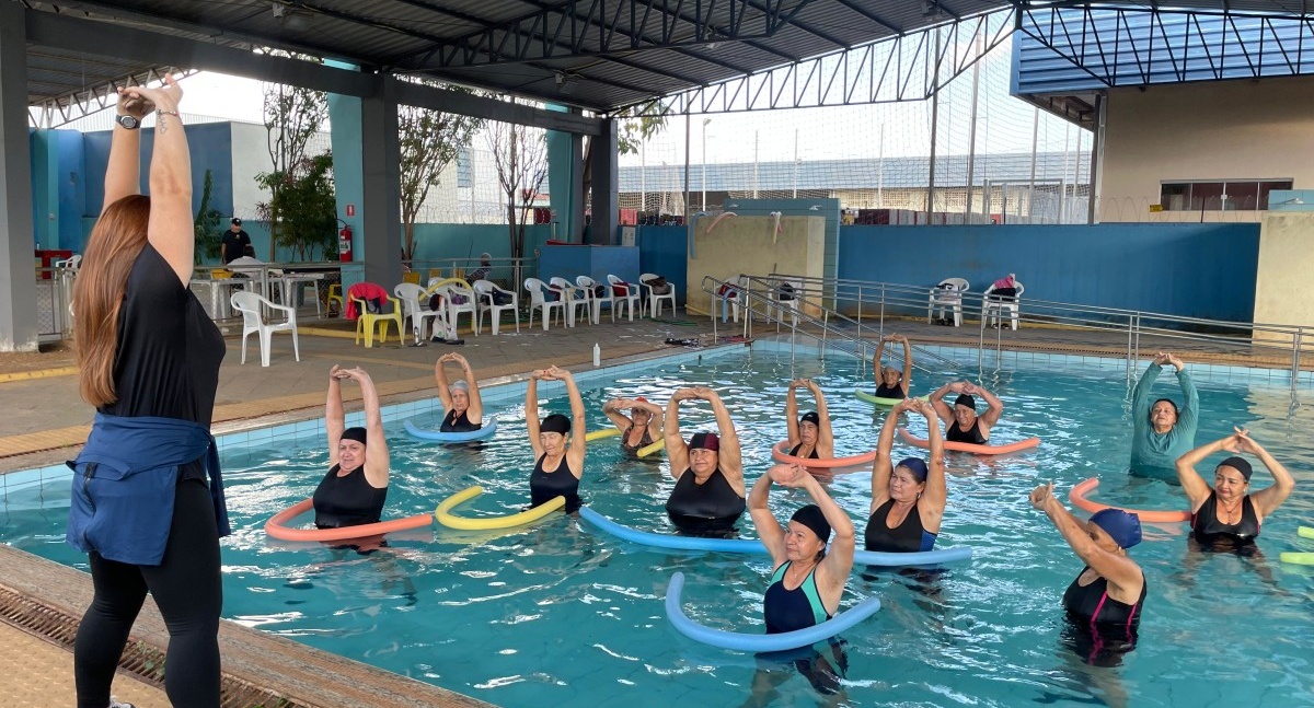 Aulas de hidroginástica do Projeto Viva Mais melhoram a qualidade de vida dos idosos em Porto Velho