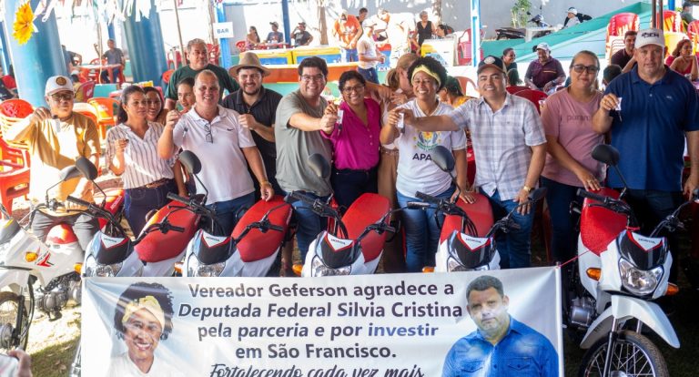 Sílvia Cristina finaliza entrega de motocicletas aos Agentes Comunitários de Saúde de São Francisco do Guaporé - News Rondônia