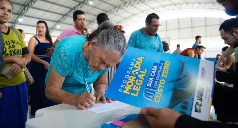 Regularização Fundiária: Prefeitura de Jaru entrega quase 100 títulos urbanos para moradores de Tarilândia - News Rondônia