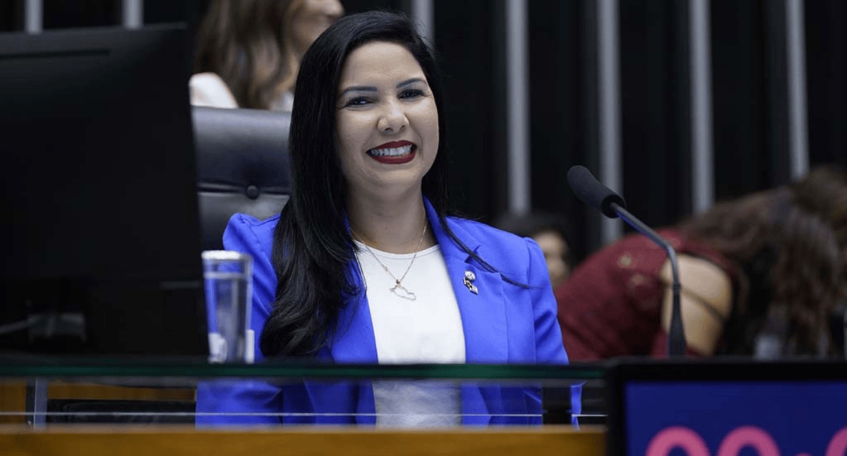 Cristiane Lopes vota pela derrubada do veto que desburocratiza o acesso ao BPC