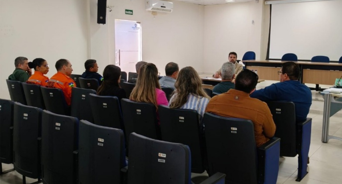Reunião no MP de Colorado do Oeste define estratégias para intensificar fiscalização de queimadas urbanas