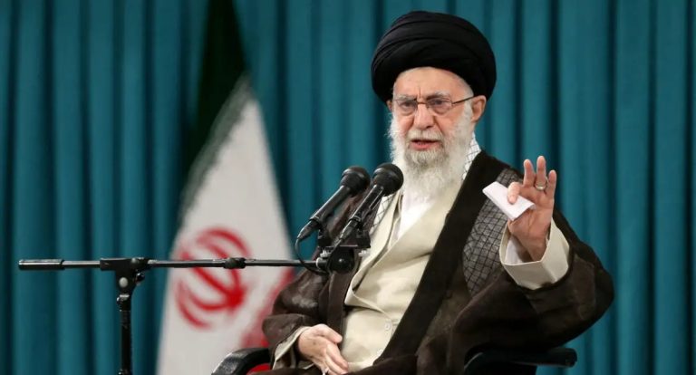 Khamenei diz que qualquer agressão futura contra Irã terá grande custo