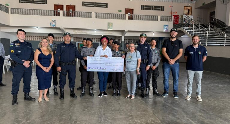 Deputada Sílvia Cristina faz a entrega de R$ 100 mil para a Polícia Militar Mirim de Ariquemes - News Rondônia