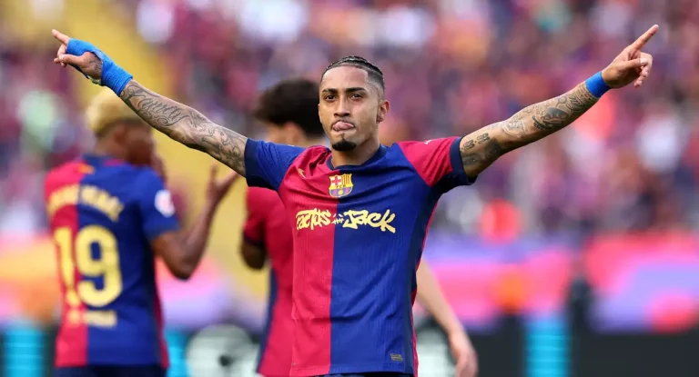 Raphinha é eleito melhor jogador da temporada da La Liga