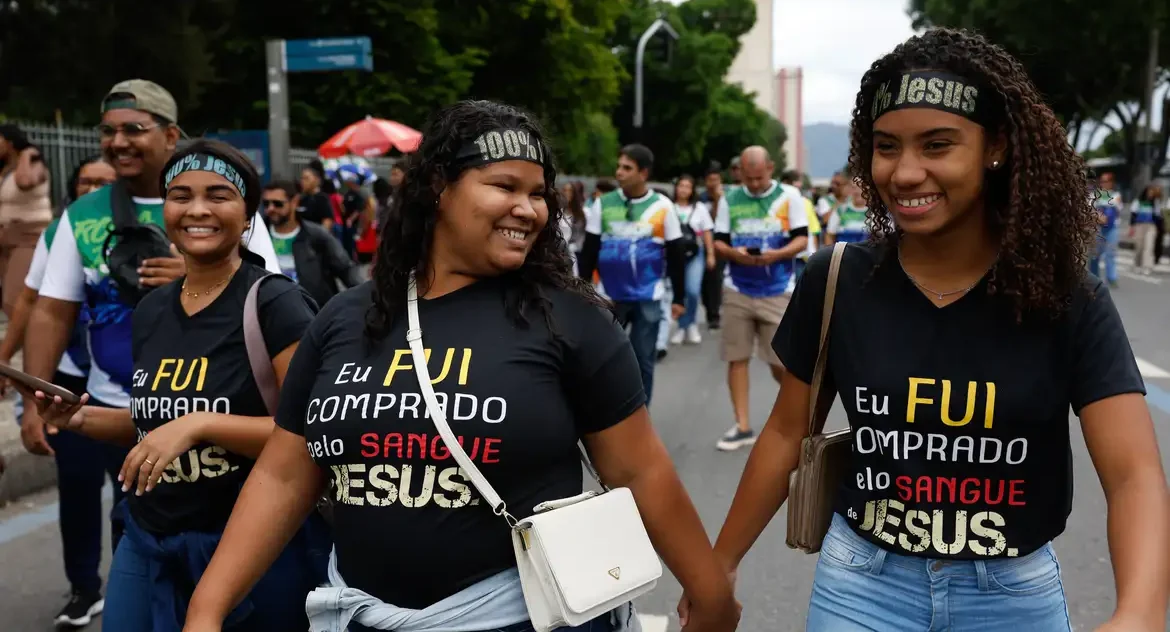 Pastora de Itaboraí representa crescimento dos evangélicos no Brasil, que já somam 26,9% da população, segundo o Censo 2022