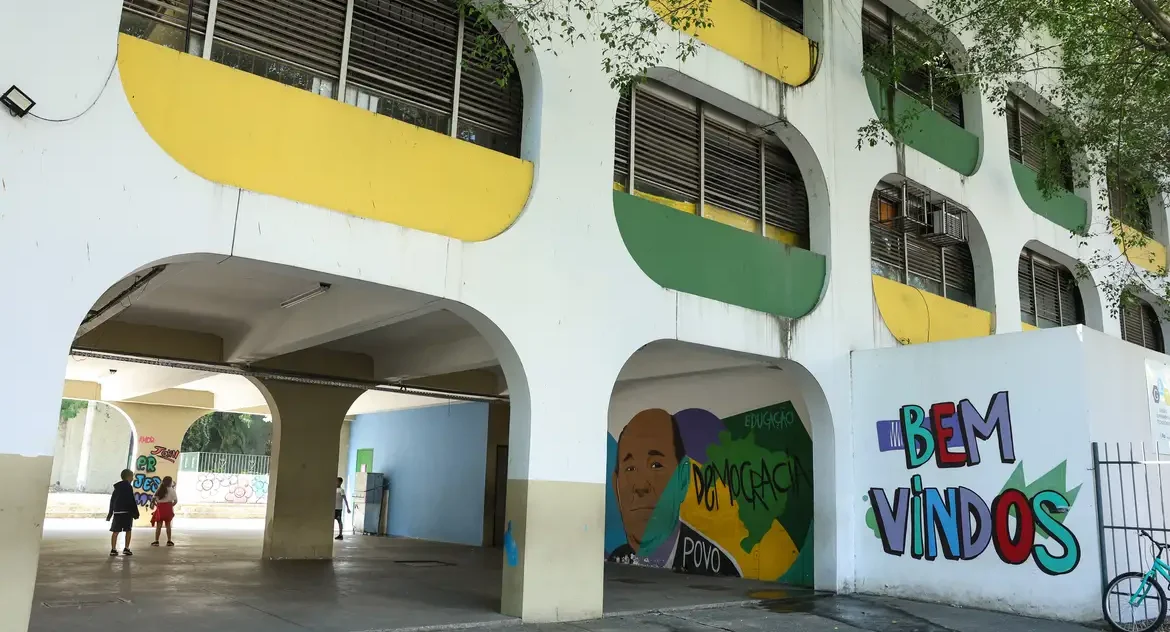 Cieps completam 40 anos como marco da educação integral e ainda influenciam políticas públicas no Brasil