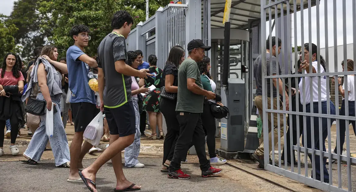 Prazo final para pagamento da taxa de inscrição do Enem 2025 é quarta-feira (18)
