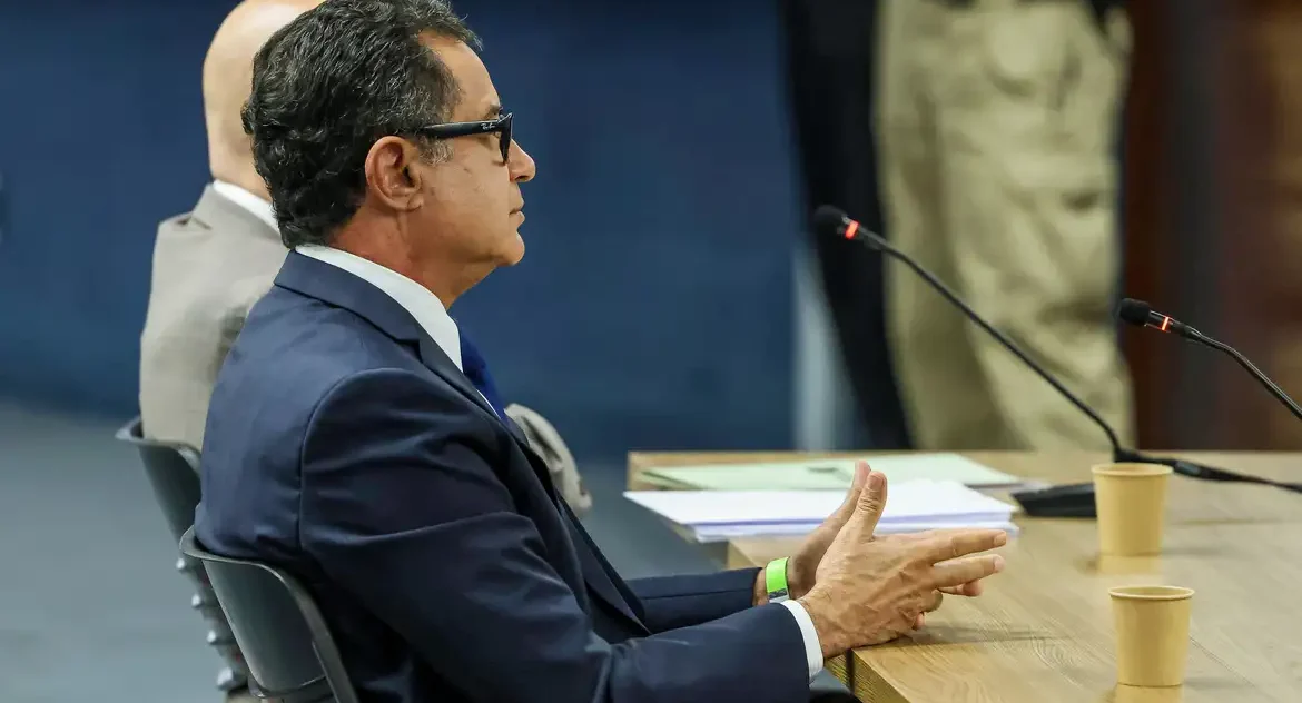 Ex-comandante da Marinha, Almir Garnier, nega participação em plano golpista e alega atuação institucional