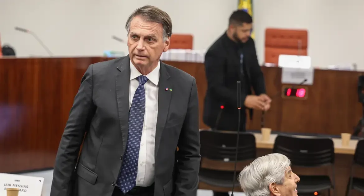 Jair Bolsonaro nega ter planejado golpe de Estado e diz que medida seria "danosa para o Brasil" em depoimento ao STF