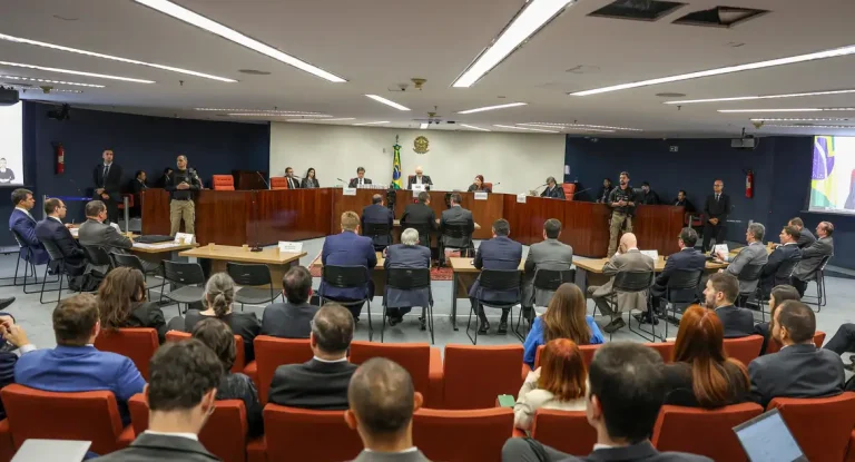 Bolsonaro nega ter planejado golpe e desmente que ex-comandante da Marinha ofereceu tropas