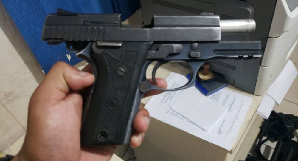 PM afastado por motivo de saúde é detido com arma irregular em rodovia