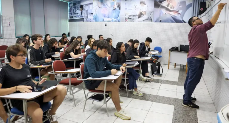 Inscrições para o Enem 2025 terminam nesta sexta-feira (6); taxa deve ser paga até dia 11