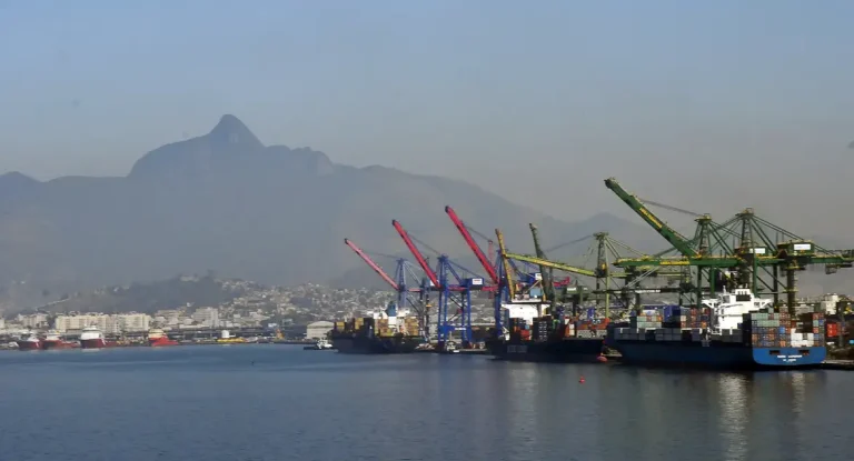 Superávit comercial do Brasil em maio é o menor em três anos, com queda de 12,8%