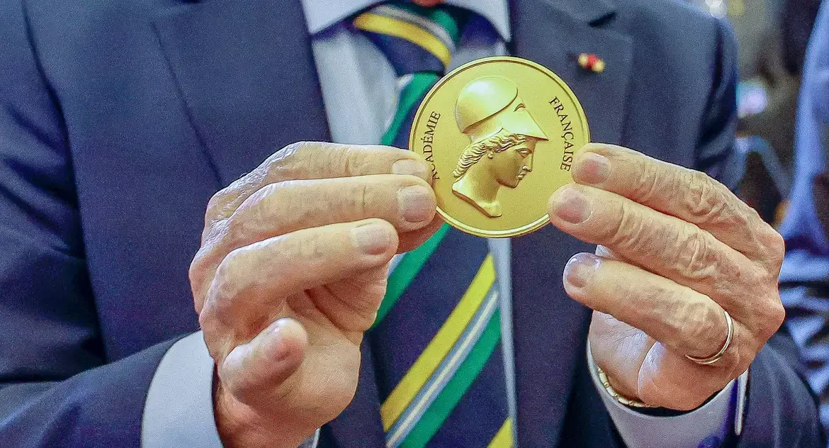 Lula é homenageado pela academia francesa e torna-se o segundo brasileiro reconhecido em quase 400 anos