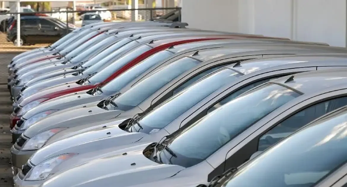 Vendas de veículos sobem 6,1% até maio de 2025, mas produção recua e importações avançam, aponta Anfavea