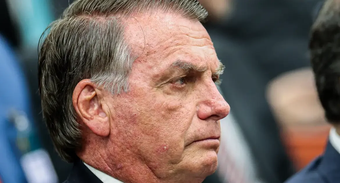 Bolsonaro nega ter pedido sanções aos EUA contra Moraes e confirma envio de R$ 2 milhões a Eduardo