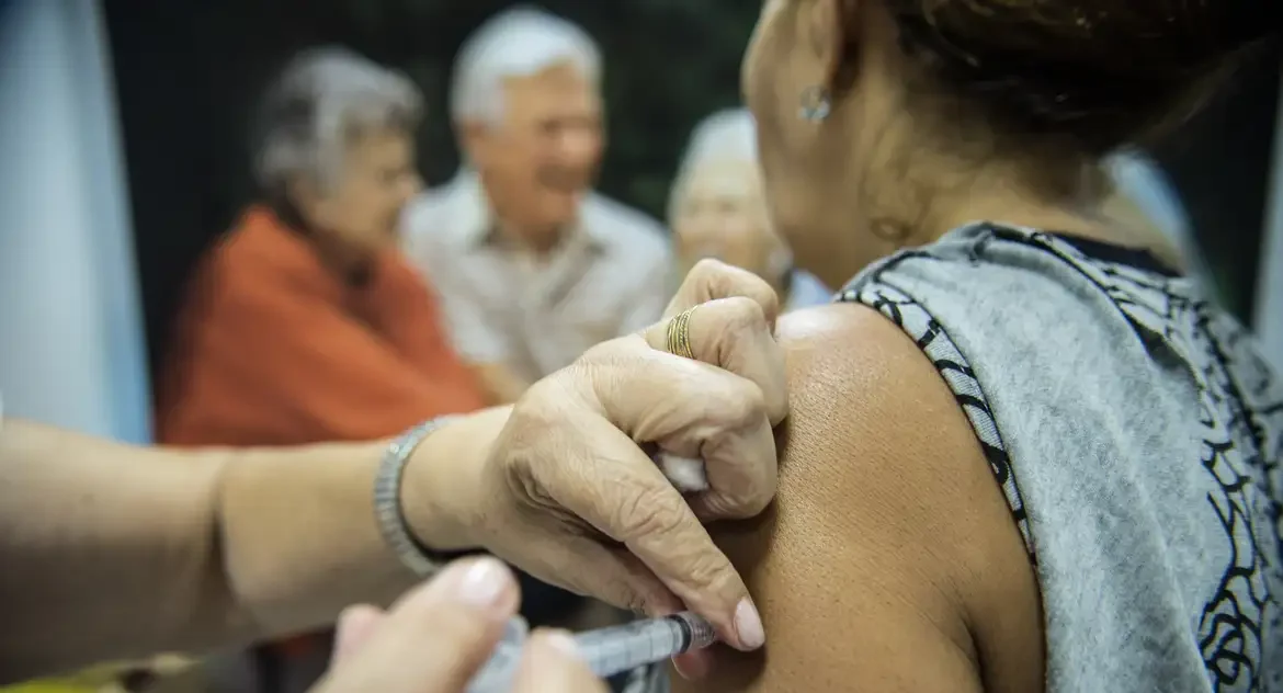 Casos de doenças respiratórias aumentam no Brasil e VSR já supera Covid-19 como principal causa de morte em idosos
