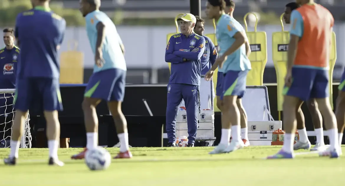 Ancelotti comanda primeiro treino da seleção brasileira em preparação para jogo contra o Equador