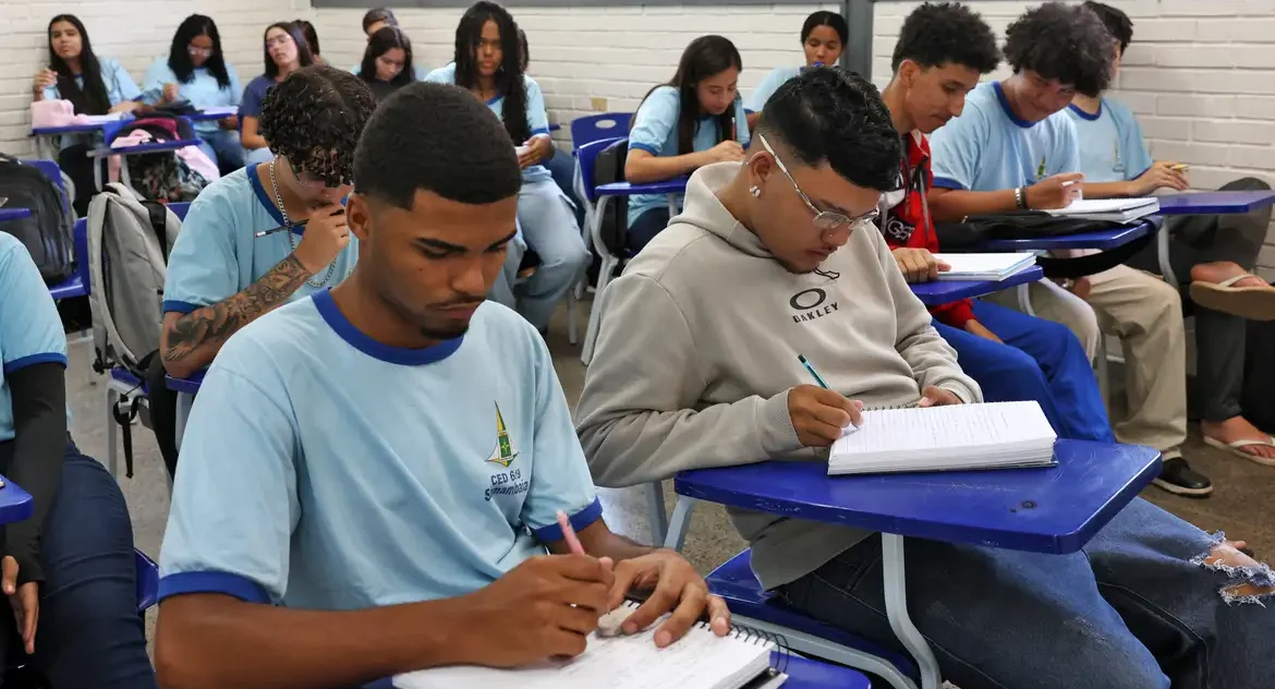 Pé-de-Meia: Estudantes nascidos em maio e junho recebem quarta parcela nesta quarta-feira (25)