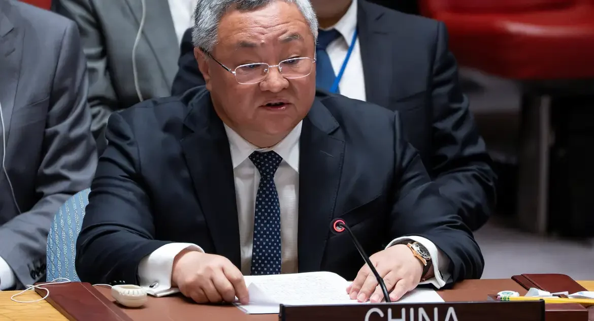 China condena ataques dos EUA ao Irã e pede cessar-fogo imediato em reunião da ONU
