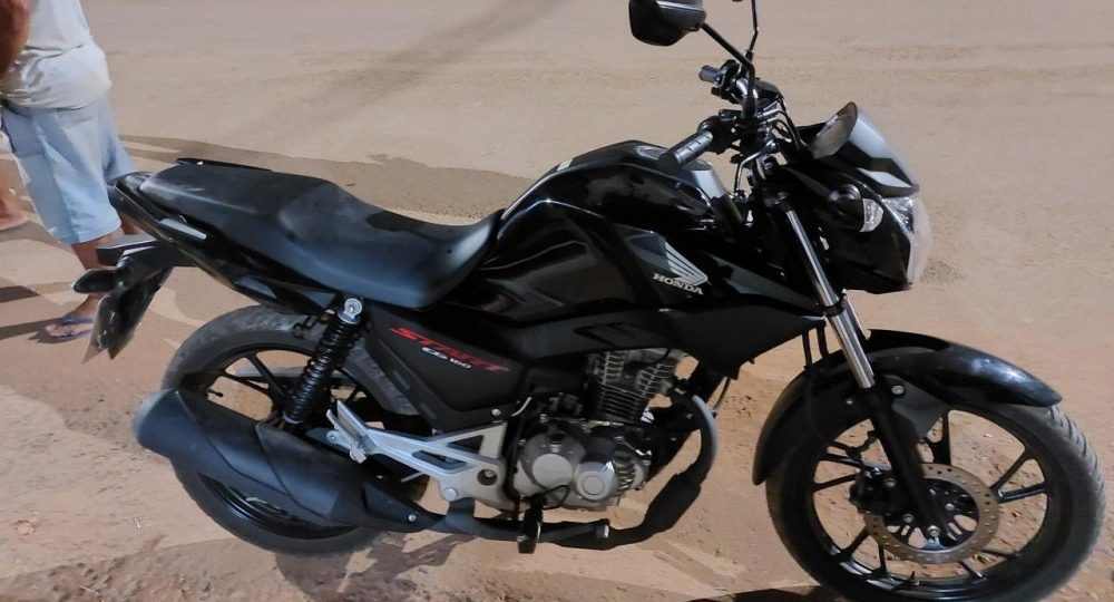 Motocicleta furtada é recuperada pela PM minutos após o crime