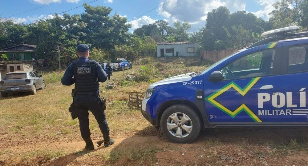 Corpos com sinais de tortura são encontrados amarrados e amordaçados em residência