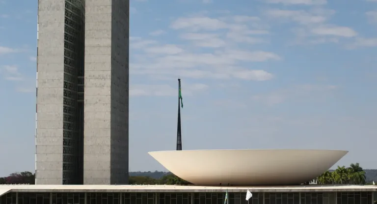 Câmara dos Deputados aprova PL que revoga artigos da CLT e digitaliza cancelamento de contribuição sindical