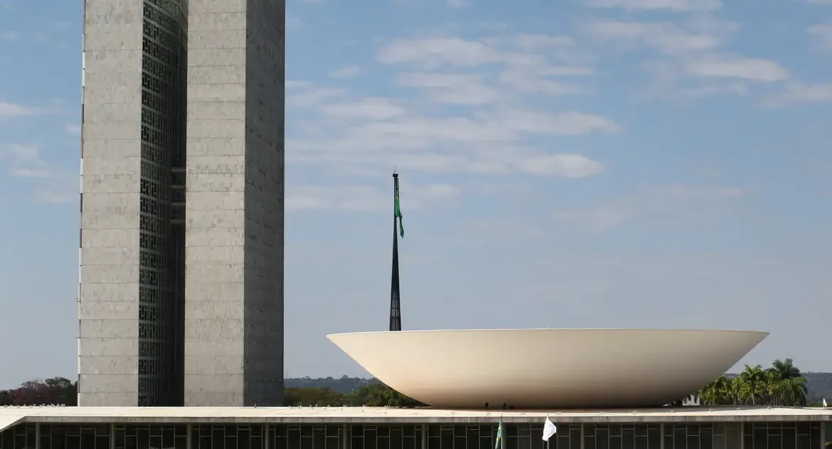 Câmara dos Deputados aprova PL que revoga artigos da CLT e digitaliza cancelamento de contribuição sindical