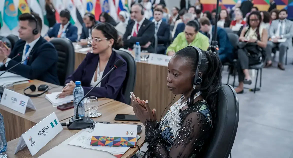 Juventude do Brics discute desafios do mercado de trabalho e impacto da Inteligência Artificial em Cúpula em Brasília