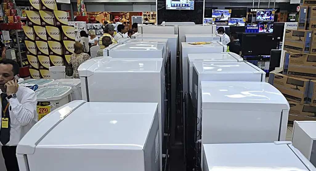 Setor eletroeletrônico projeta queda de 1% no 1º semestre de 2025 e enfrenta desafios de crédito e inflação