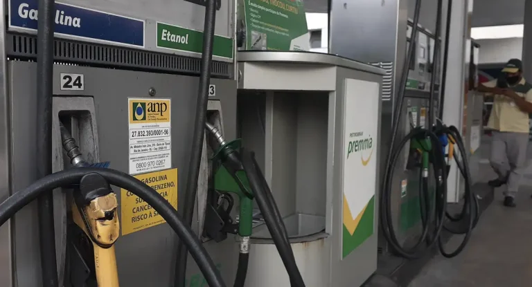 Petrobras anuncia redução de 5,6% no preço da gasolina A para distribuidoras a partir de 3 de junho