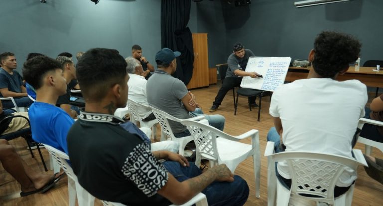 Prefeitura inicia curso de formação para novos barbeiros na capital