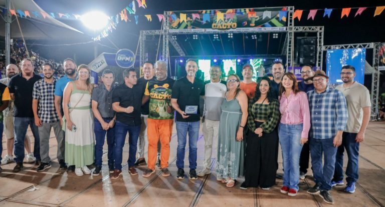 Léo Moraes é homenageado com Moção de Aplausos pelos 100 dias à frente da Prefeitura