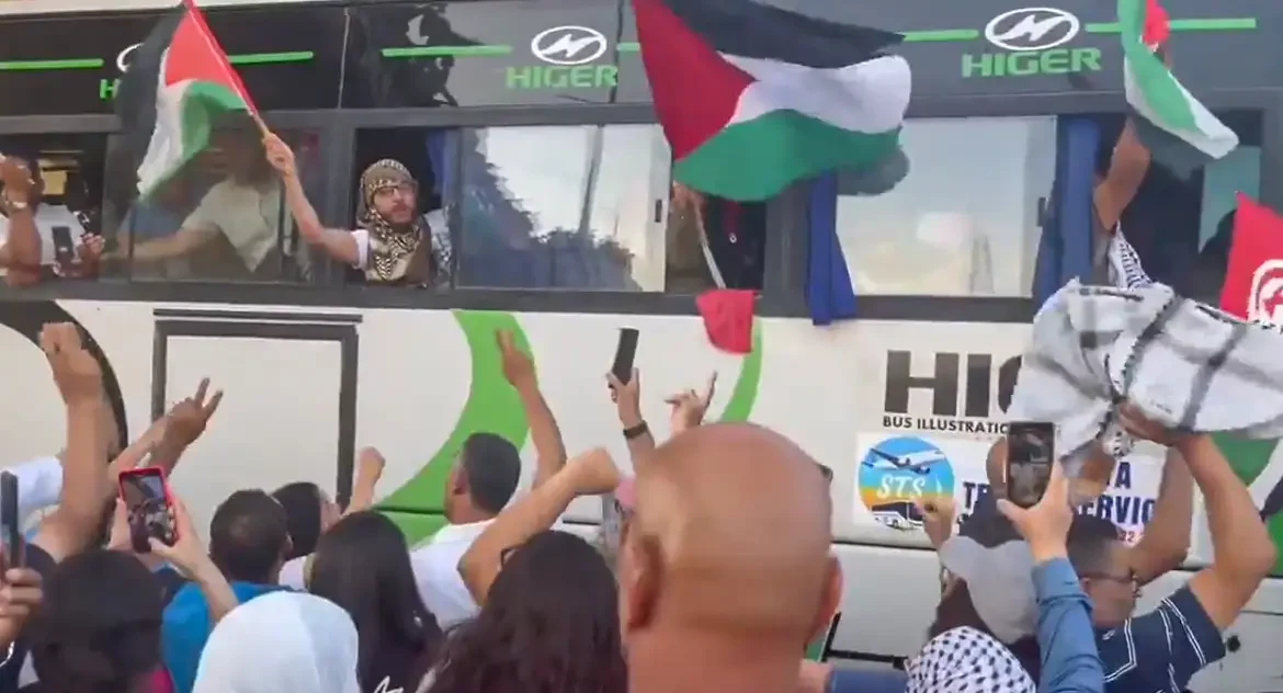 Egito prende e deporta mais de 200 manifestantes da Marcha Global para Gaza, gerando incertezas sobre o protesto