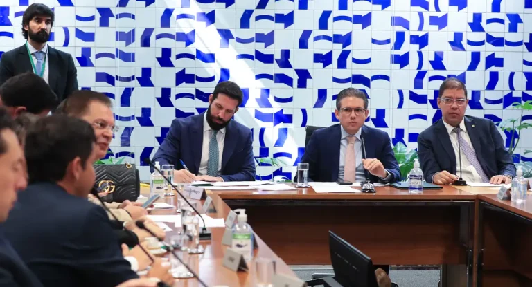 Câmara dos Deputados pauta urgência para derrubar decreto do IOF, mesmo após reedição do governo