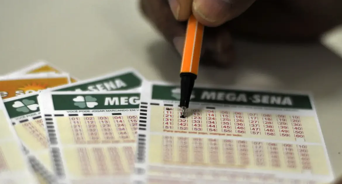 Mega-Sena acumula em R$ 100 milhões; Ninguém acerta as seis dezenas