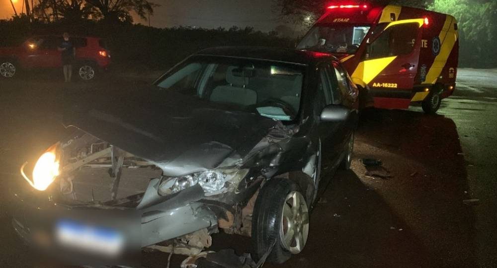 Homem é agredido por ex-mulher após vê-lo com outra e ter carro danificado