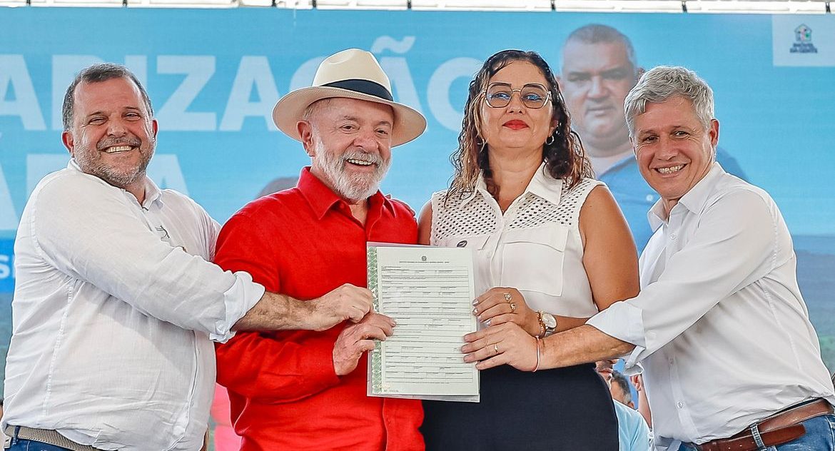 Lula e governador do Tocantins assinam acordo para regularizar 1,9 milhão de hectares de terras federais no estado