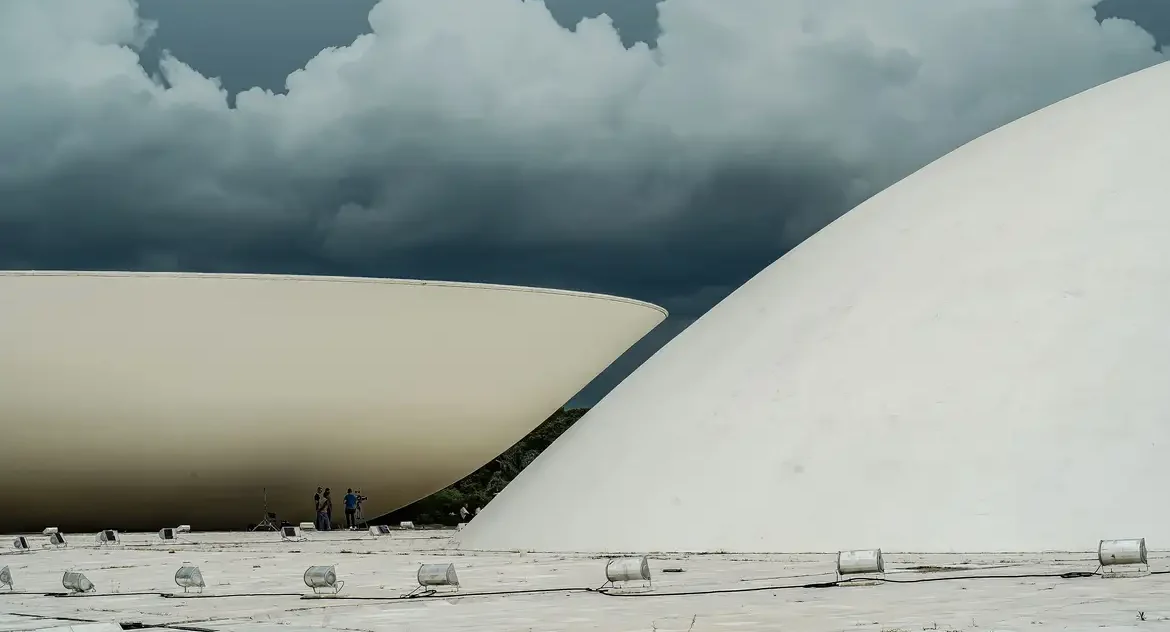 Votação de novo Código Eleitoral é adiada no Senado por impasses sobre fake news, quarentena para candidatos e cota feminina