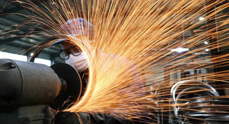 Produção industrial cai em nove dos 15 locais pesquisados em abril, com Pernambuco e Nordeste em destaque positivo