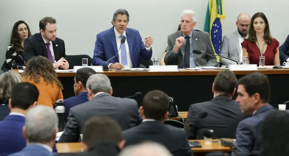 Audiência de Haddad na Câmara é encerrada após embate com deputados da oposição