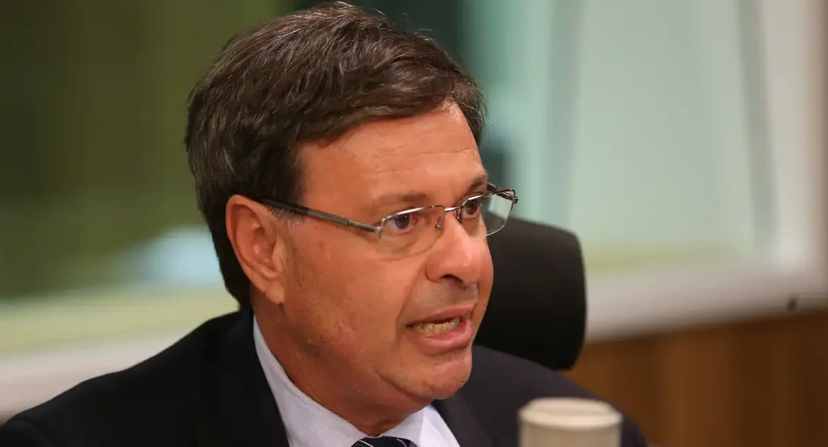 Alexandre de Moraes manda soltar ex-ministro Gilson Machado com medidas cautelares